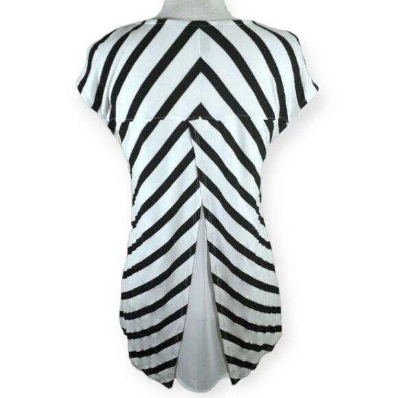 WHITE HOUSE BLACK MARKET HIGH-LOW SPLIT BACK BLACK & WHITE STRIPE TOP SZ.XS EUC - Picture 5 of 7